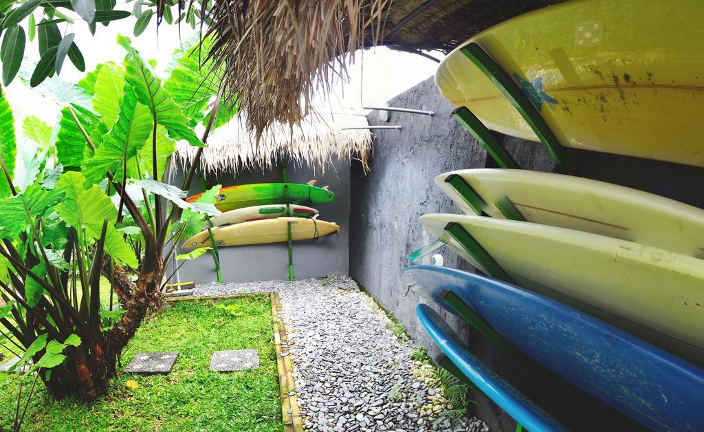 Hotel Premier Surf Camp Canggu Esterno foto