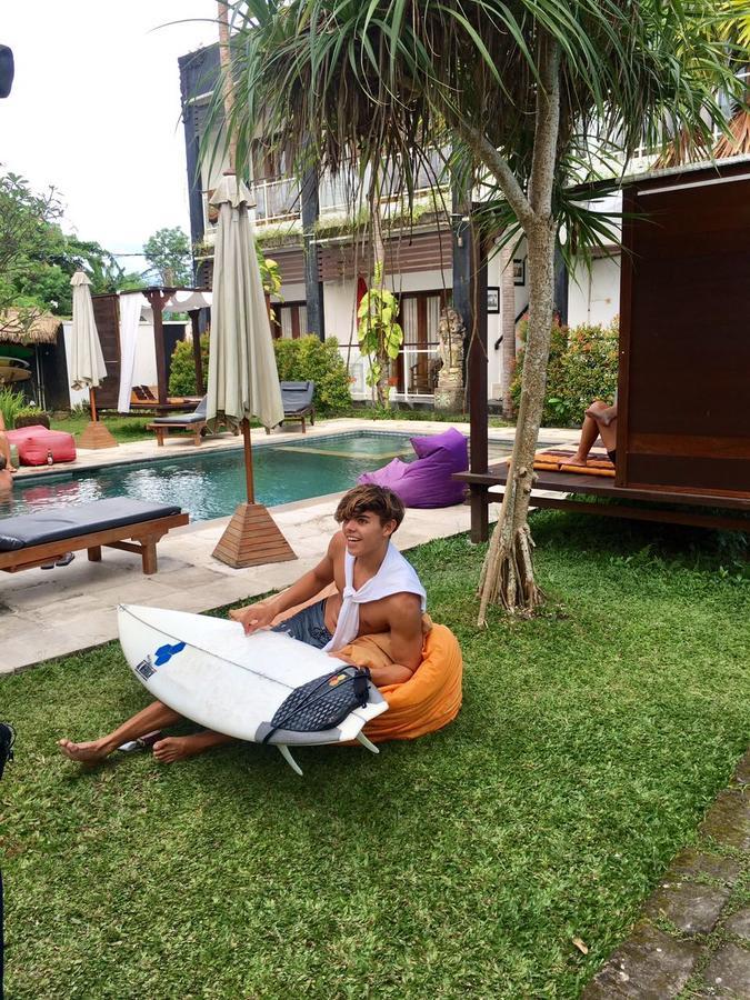 Hotel Premier Surf Camp Canggu Esterno foto