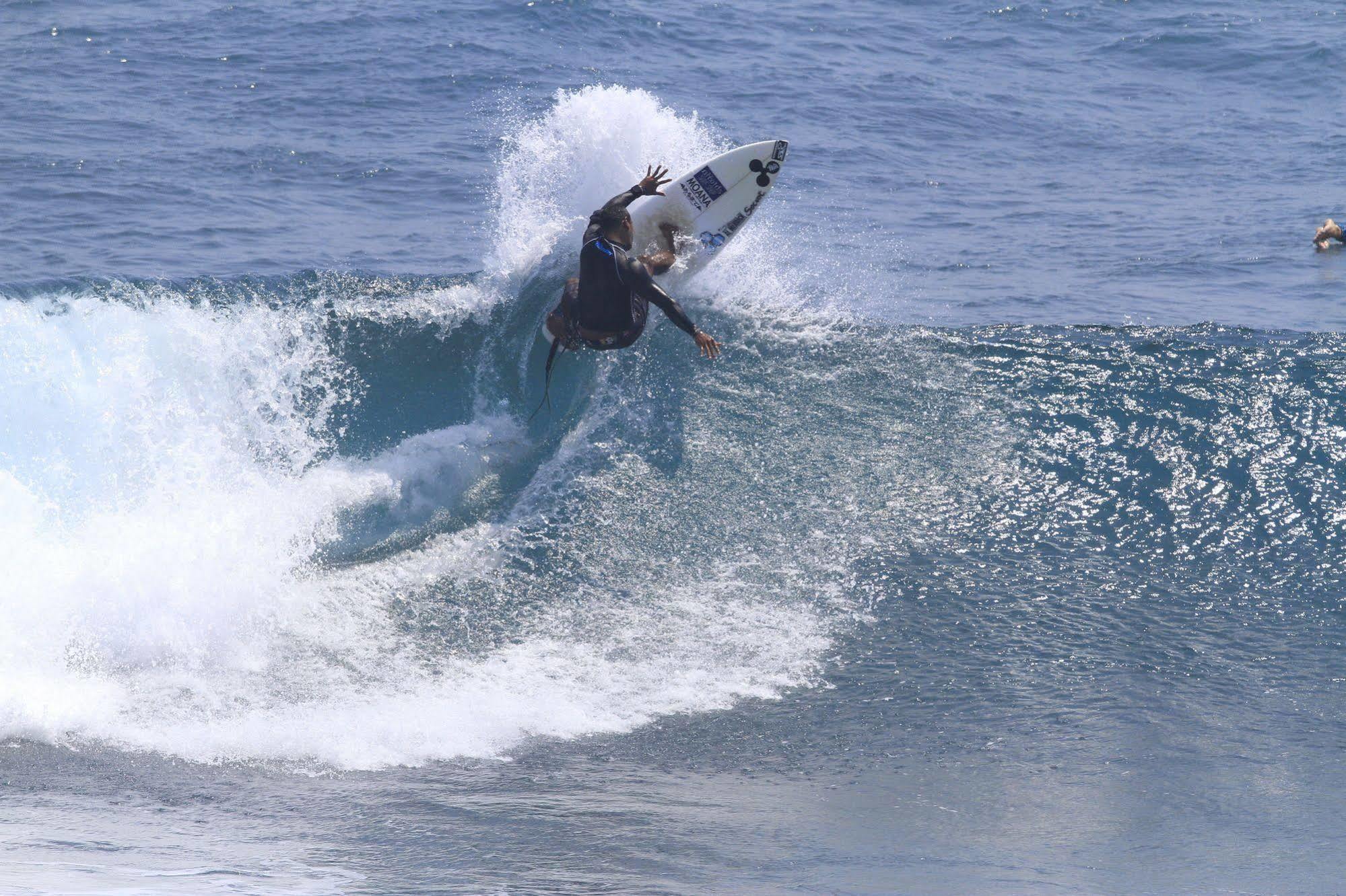 Hotel Premier Surf Camp Canggu Esterno foto