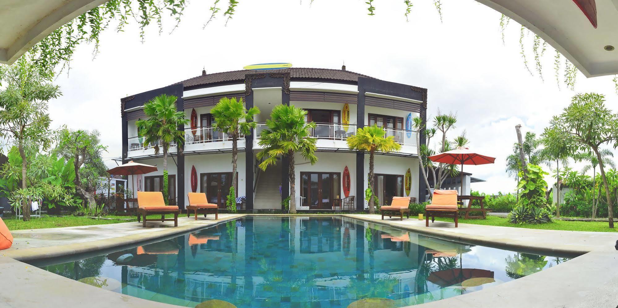 Hotel Premier Surf Camp Canggu Esterno foto